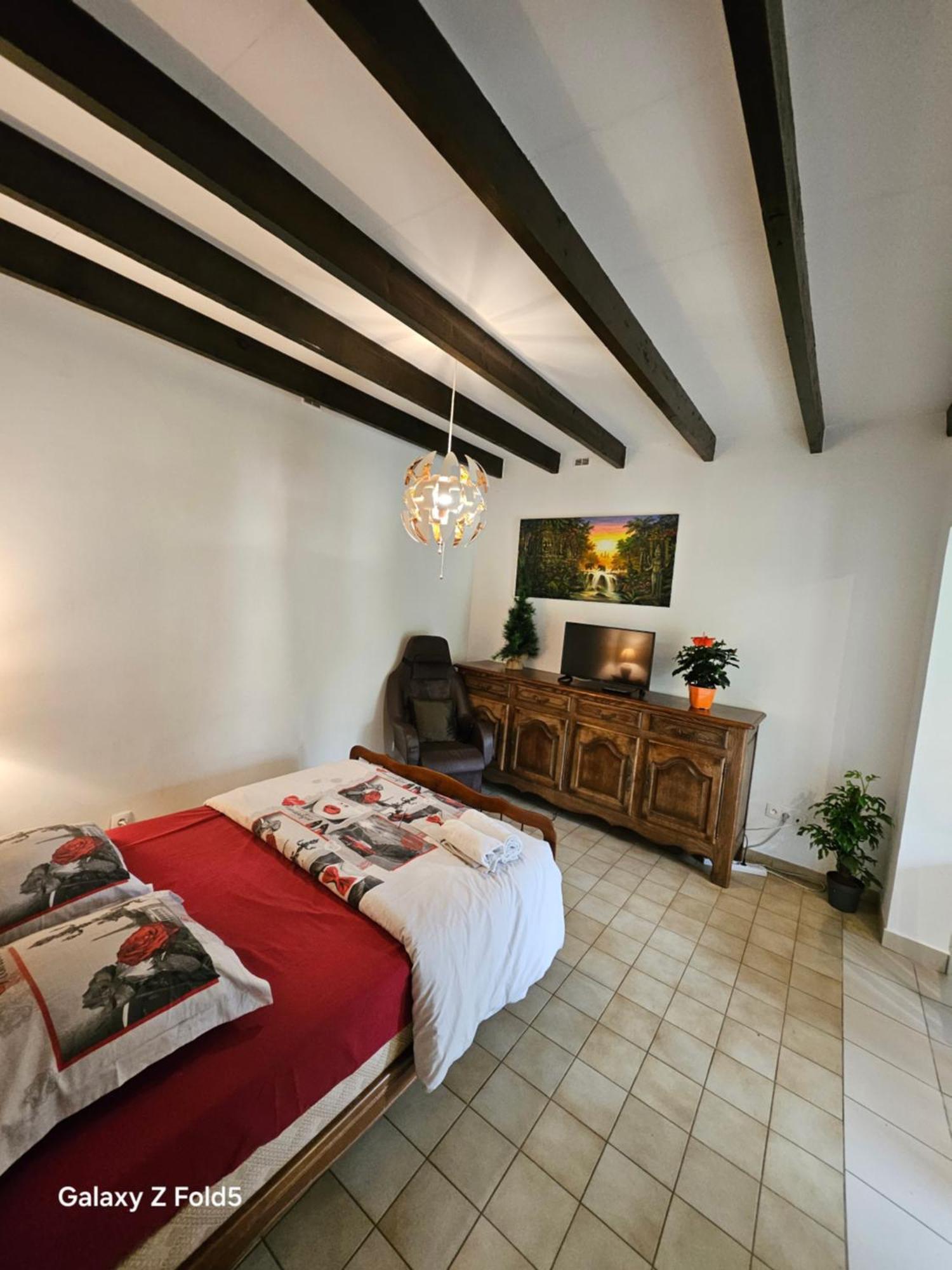 Giverny Apartment *